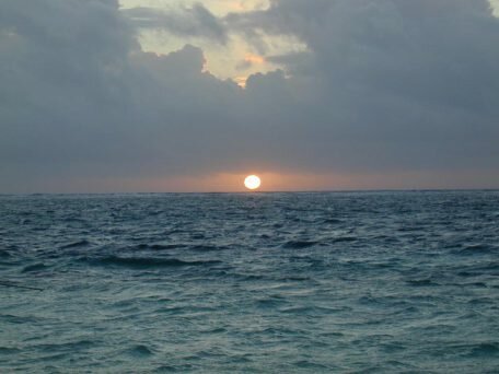 378_sun-on-horizon