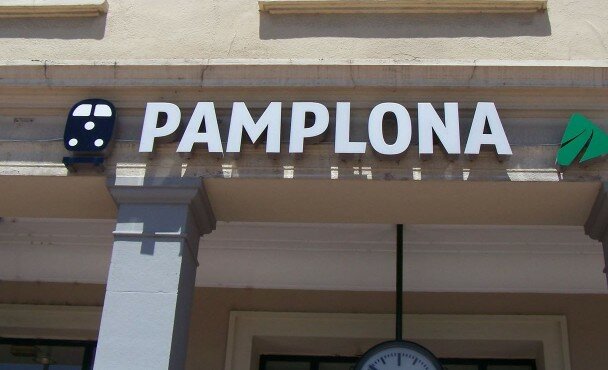 Pamplona+Airport+Running+of+the+Bulls-608x370
